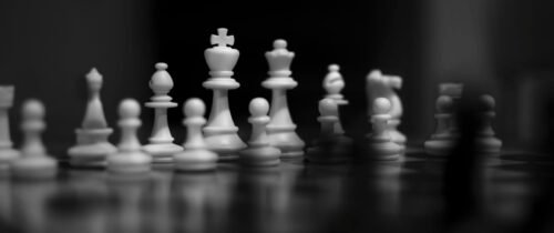 white and black chess pieces