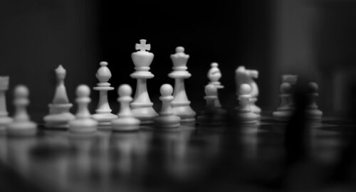 white and black chess pieces